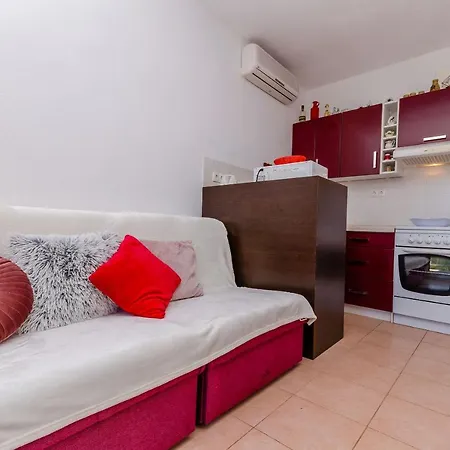 Stara Maslina Apartment Slatine